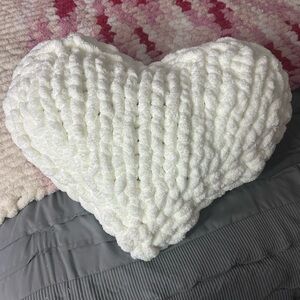 Heart-shaped throw pillow- HANDMADE🤍🩷